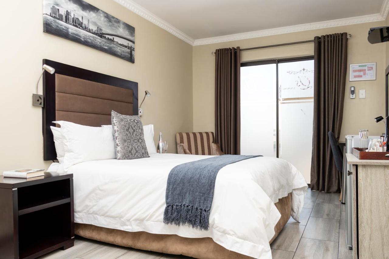 Q'S Boutique Stay Standerton Exterior photo