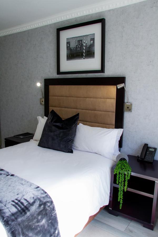 Q'S Boutique Stay Standerton Exterior photo