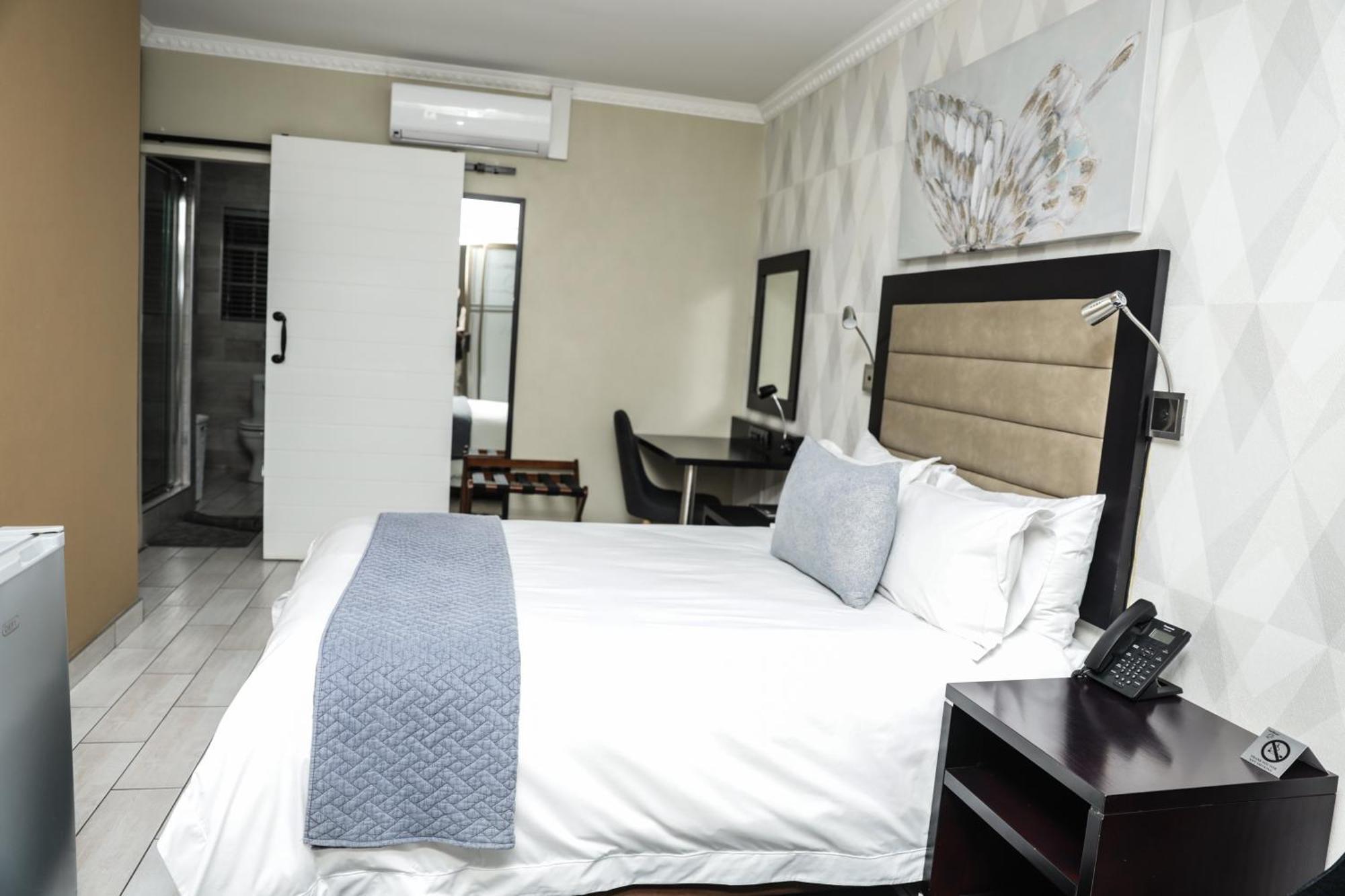 Q'S Boutique Stay Standerton Exterior photo
